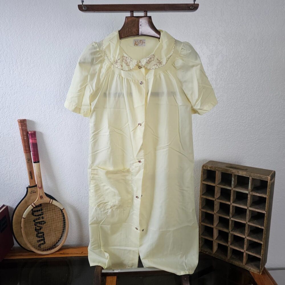Vintage 70s Katz Pastel Yellow Embroidered House Coat Robe Duster Dress Small
